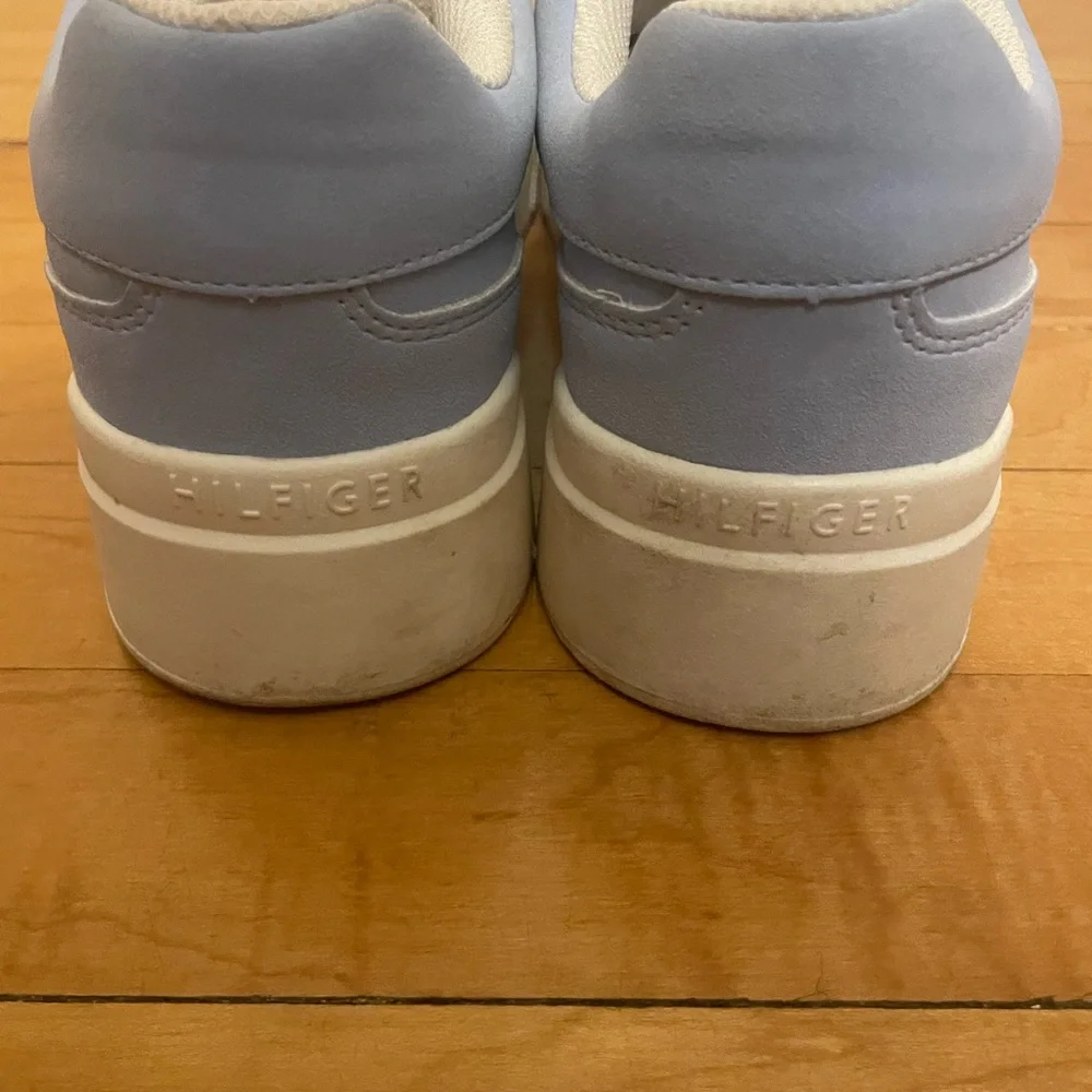 Tommy Hilfiger Women’s Light Blue Lace-Up Sneakers
